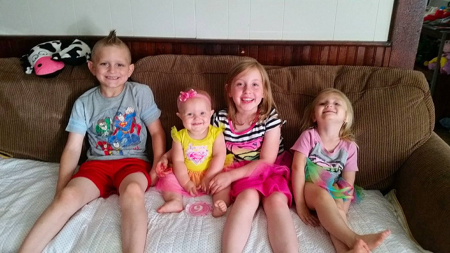 Kaidynce is registered to the contest to win money with this photo: child, cousin, daughter, family, fun, joy, leisure, people, person, play, sibling, sitting, smile, summer, toddler, vacation