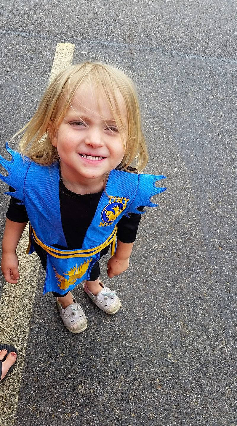 Ali is registered to the contest to win money with this photo: blond, blue, child, electric_blue, facial_expression, fun, happy, joy, person, play, smile, t_shirt, toddler, vacation