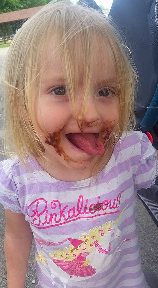 Ali is registered to the contest to win money with this photo: blond, cheek, child, chin, face, facial_expression, forehead, fun, hair, hairstyle, head, joy, lip, mouth, nose, organ, person, pink, skin, smile