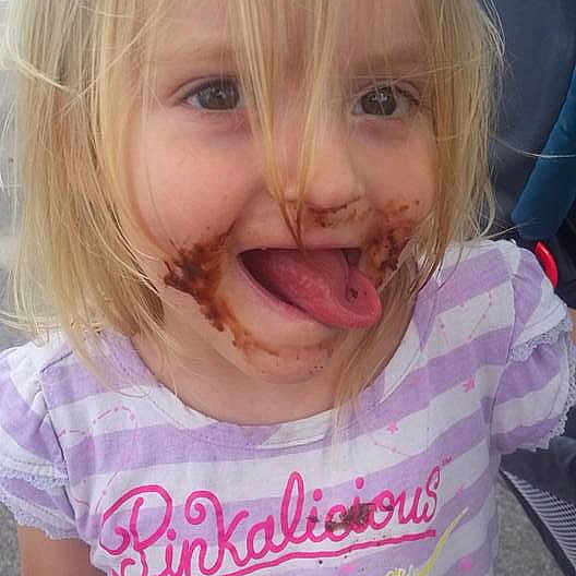 Ali is registered to the contest to win money with this photo: blond, cheek, child, chin, face, facial_expression, forehead, fun, hair, hairstyle, head, joy, lip, mouth, nose, organ, person, pink, skin, smile