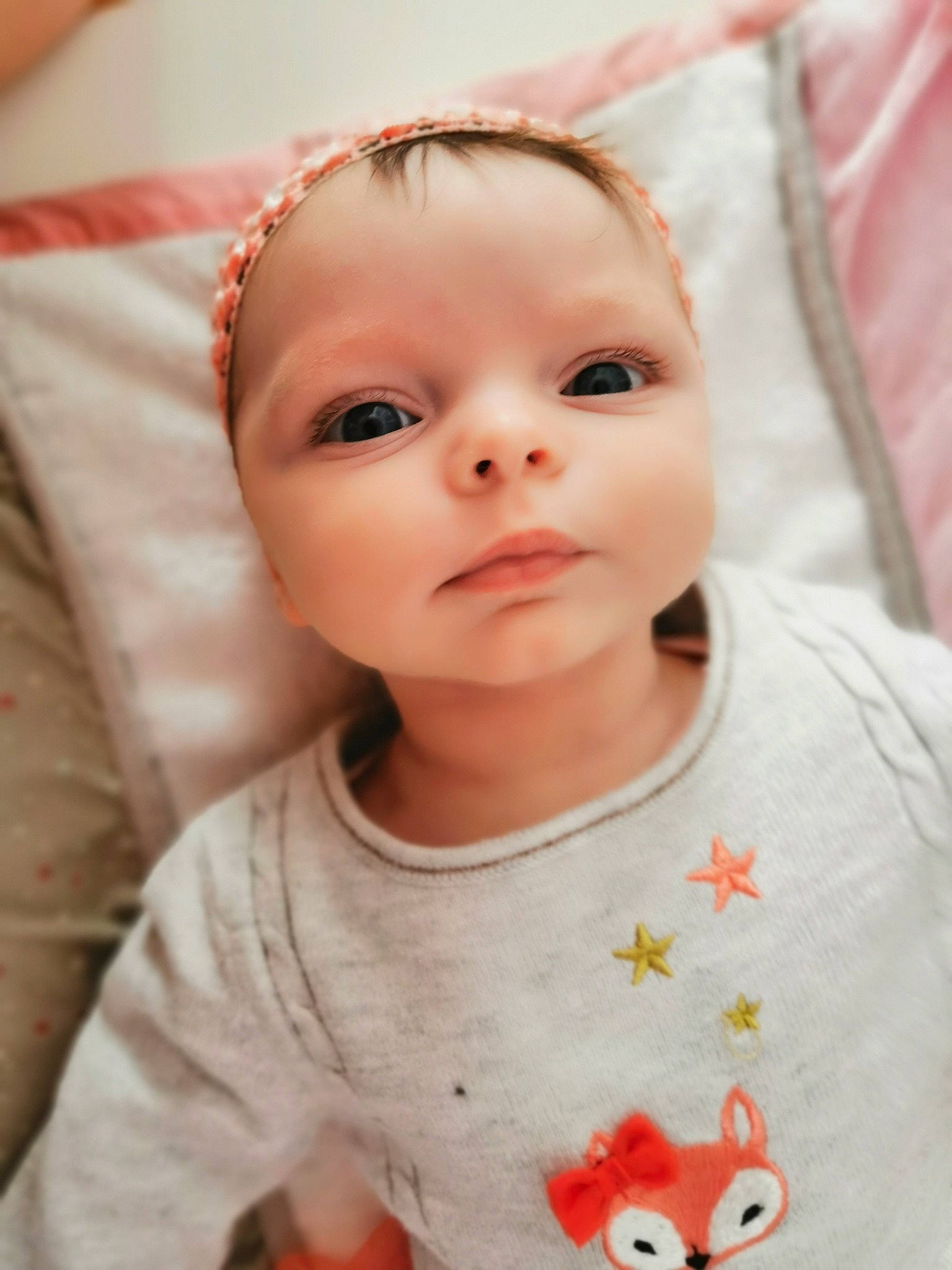 Lilly a rejoint le concours — aidez-le/la à gagner de superbes lots ! baby, cheek, child, chin, close_up, ear, eye, eyebrow, face, forehead, head, lip, mouth, nose, person, pink, skin, toddler
