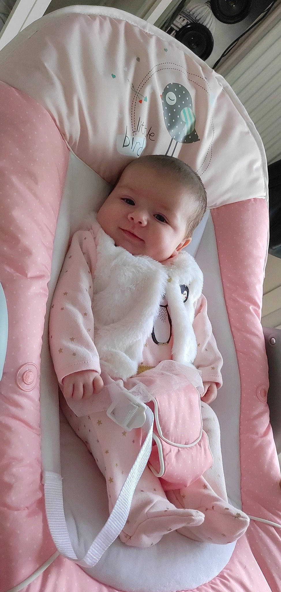 Tahya a rejoint le concours — aidez-le/la à gagner de superbes lots ! arm, baby, baby_products, baby_sleeping, baby_toddler_clothing, cheek, child, comfort, eye, hat, human_body, leg, linens, magenta, pattern, person, pink, sitting, sleeve, t_shirt