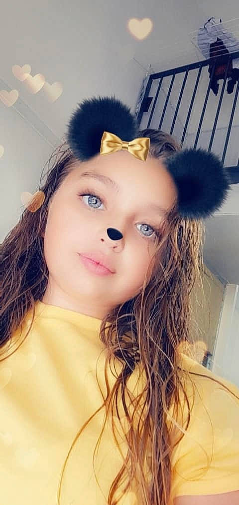 Johanna a rejoint le concours — aidez-le/la à gagner de superbes lots ! beauty, black_hair, ear, eyebrow, eyelash, flash_photography, forehead, fun, hair, hairstyle, happy, headband, headpiece, iris, jaw, lip, long_hair, nose, person, skin