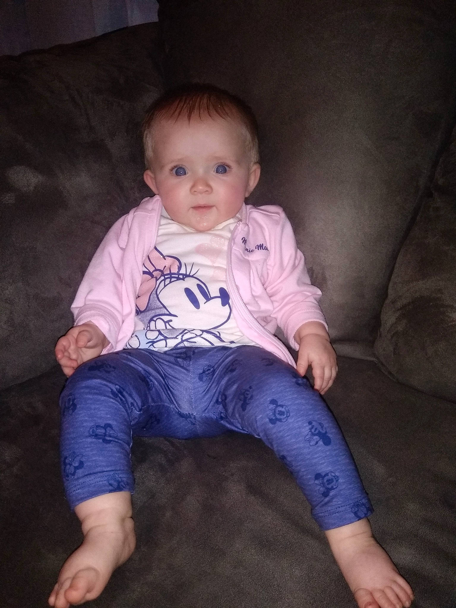 Starling is registered to the contest to win money with this photo: baby, barefoot, cheek, child, fun, leg, person, sitting, skin, smile, toddler