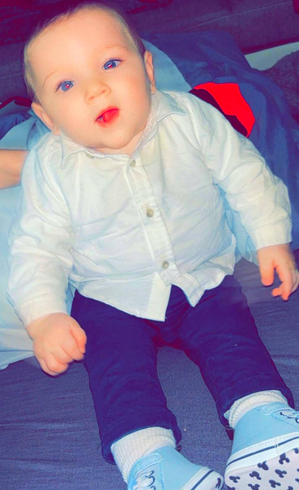 Klayton a rejoint le concours — aidez-le/la à gagner de superbes lots ! baby, baby_toddler_clothing, blue, child, cool, electric_blue, fun, happy, human_leg, iris, knee, leg, person, pink, sleeve, sock, textile, thigh, toddler, walking_shoe