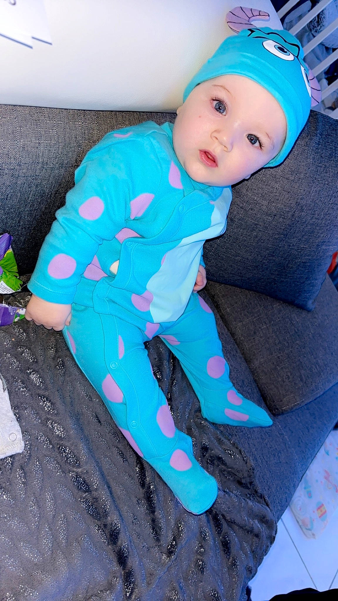 Klayton a rejoint le concours — aidez-le/la à gagner de superbes lots ! aqua, baby, baby_products, baby_toddler_clothing, cap, child, comfort, electric_blue, fun, headwear, linens, magenta, pattern, person, pink, sitting, sleeve, sock, sportswear, textile