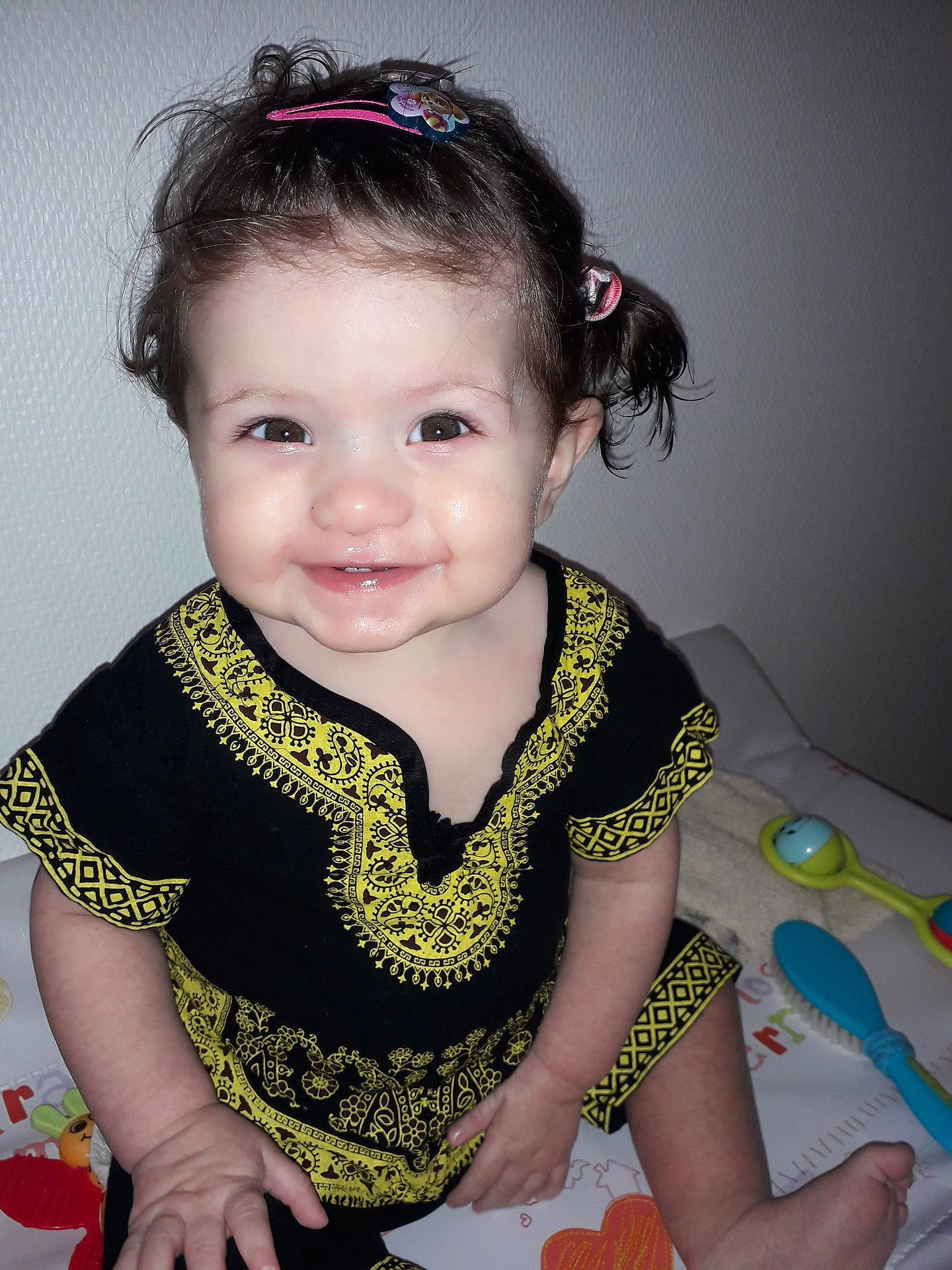 Majdouline participe au concours pour gagner de l'argent avec cette photo : beauty, cheek, child, child_model, design, eye, fun, girl, hair, hair_accessory, hairstyle, head, human_hair_color, infant, person, product, skin, smile, textile, toddler