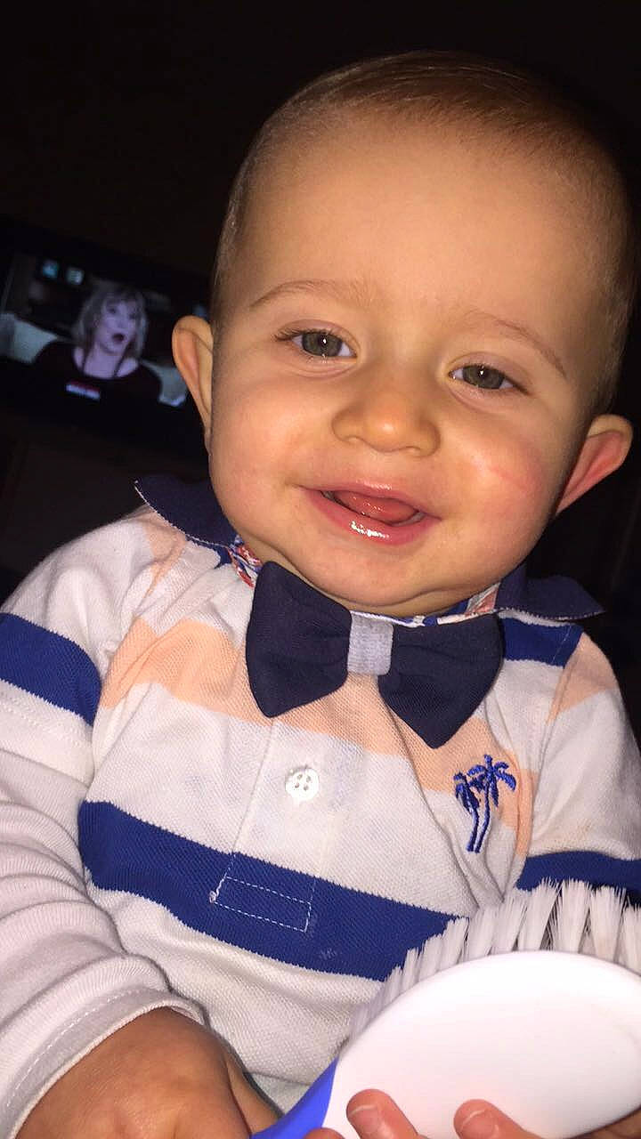 Adem participe au concours pour gagner de l'argent avec cette photo : baby, cheek, child, chin, eye, face, facial_expression, forehead, head, lip, mouth, nose, person, skin, smile, toddler