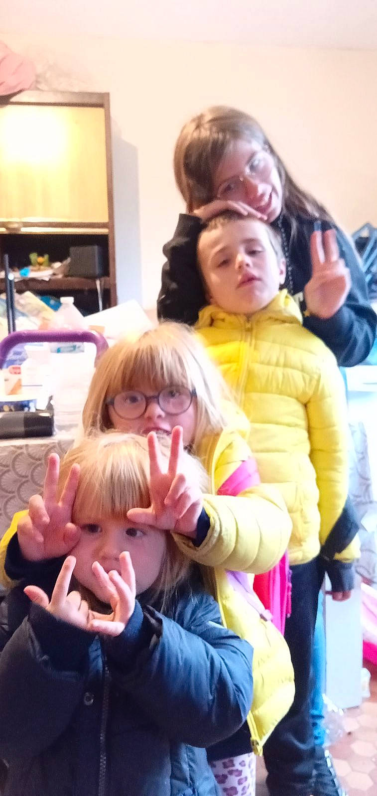 Anastasia a rejoint le concours — aidez-le/la à gagner de superbes lots ! baby, bangs, child, costume, event, fictional_character, fun, fur, gesture, happy, hoodie, jacket, lamp, lap, person, recreation, room, sitting, thumb, toddler