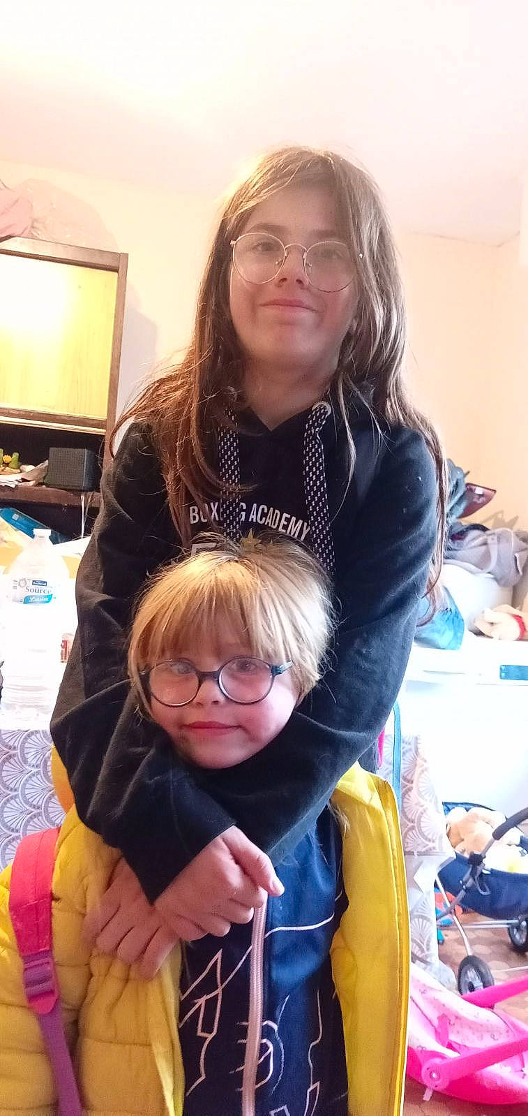 Anastasia participe au concours pour gagner de l'argent avec cette photo : baby, beard, child, event, eyewear, fun, glasses, hair_coloring, hairstyle, happy, joy, lap, person, room, sitting, skin, smile, snapshot, television, toddler