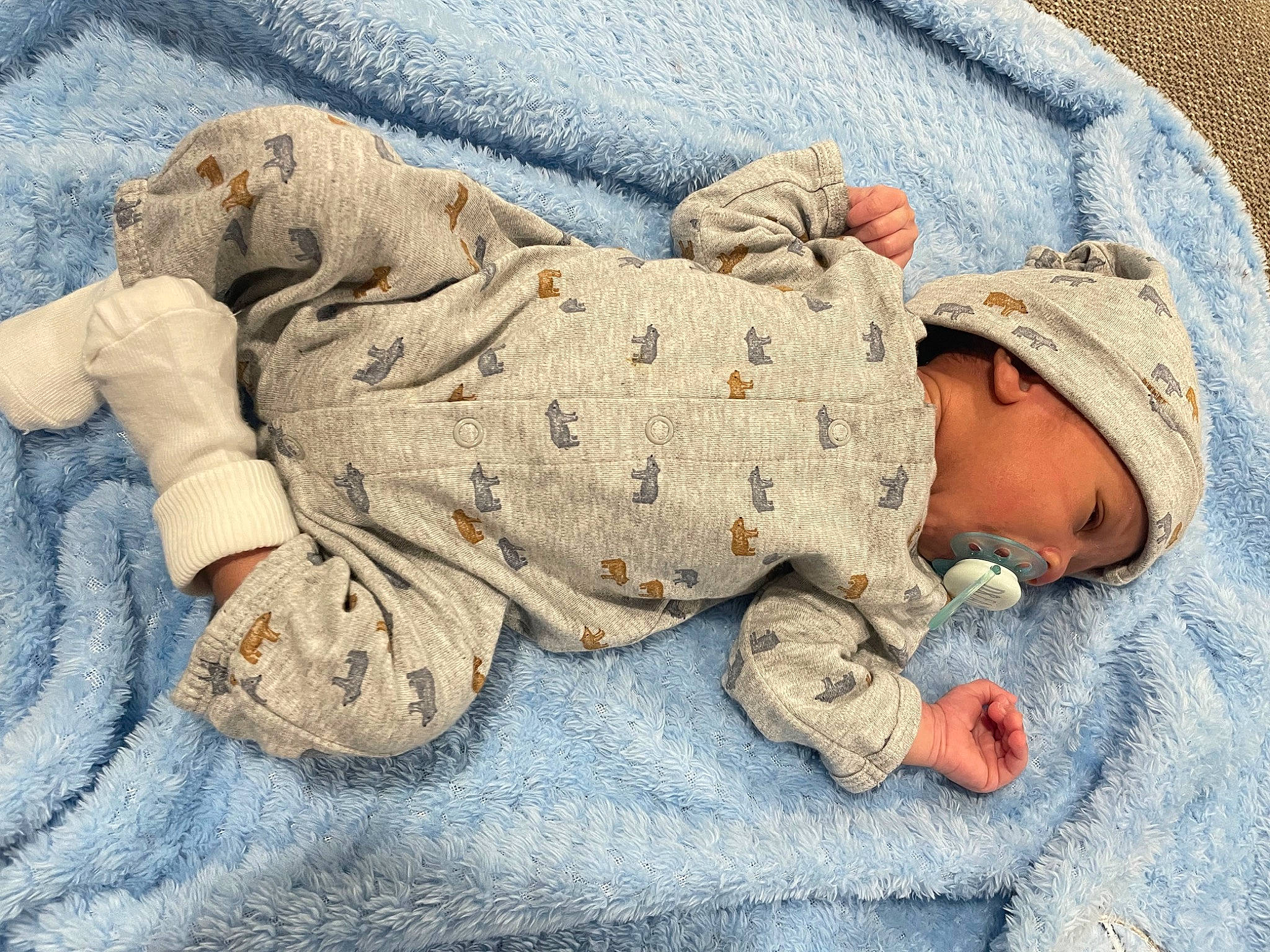 Kartier is registered to the contest to win money with this photo: arm, baby, baby_sleeping, baby_toddler_clothing, cap, comfort, denim, fawn, grey, headwear, linens, military_camouflage, pattern, person, sand, skin, sleeve, textile, toddler, wood