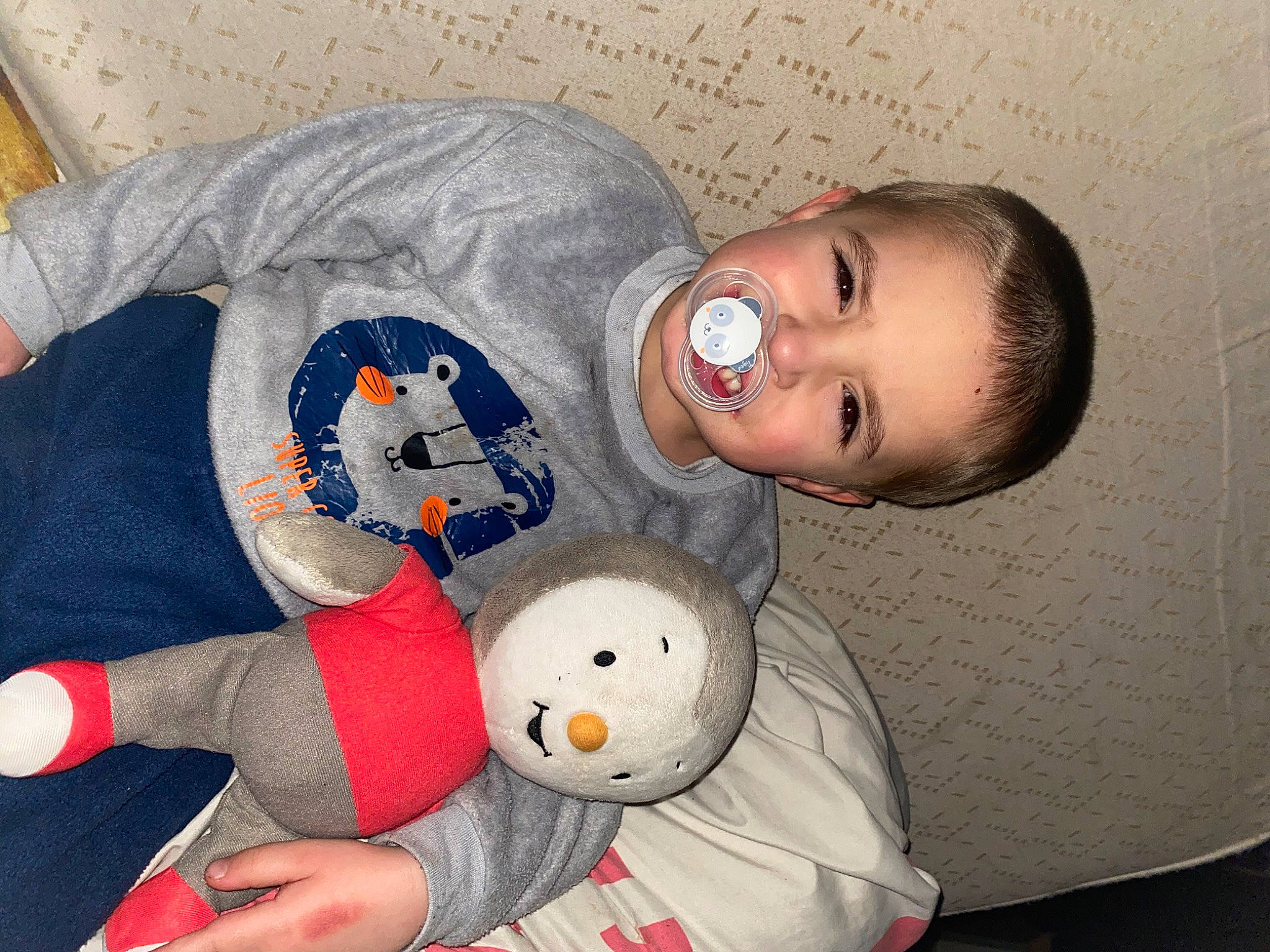 Hayden participe au concours pour gagner de l'argent avec cette photo : baby, baby_sleeping, baby_toddler_clothing, baby_toys, carmine, child, comfort, fun, happy, headgear, joy, lap, mouth, person, plush, room, sleeve, smile, stuffed_toy, teddy_bear