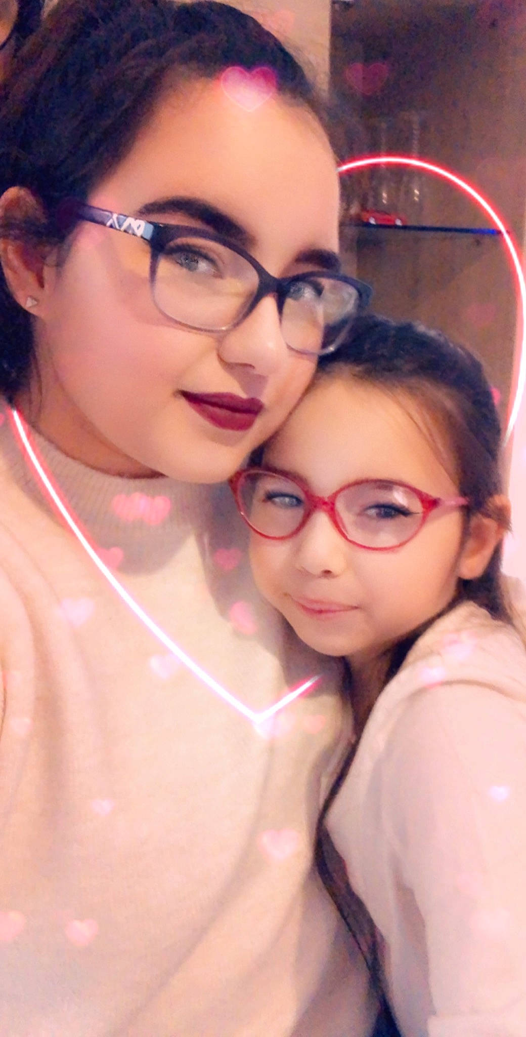 Coline a rejoint le concours — aidez-le/la à gagner de superbes lots ! beauty, black_hair, cheek, cool, eyebrow, eyewear, face, forehead, friendship, fun, gesture, glasses, joy, lip, nose, person, photography, selfie, skin, smile