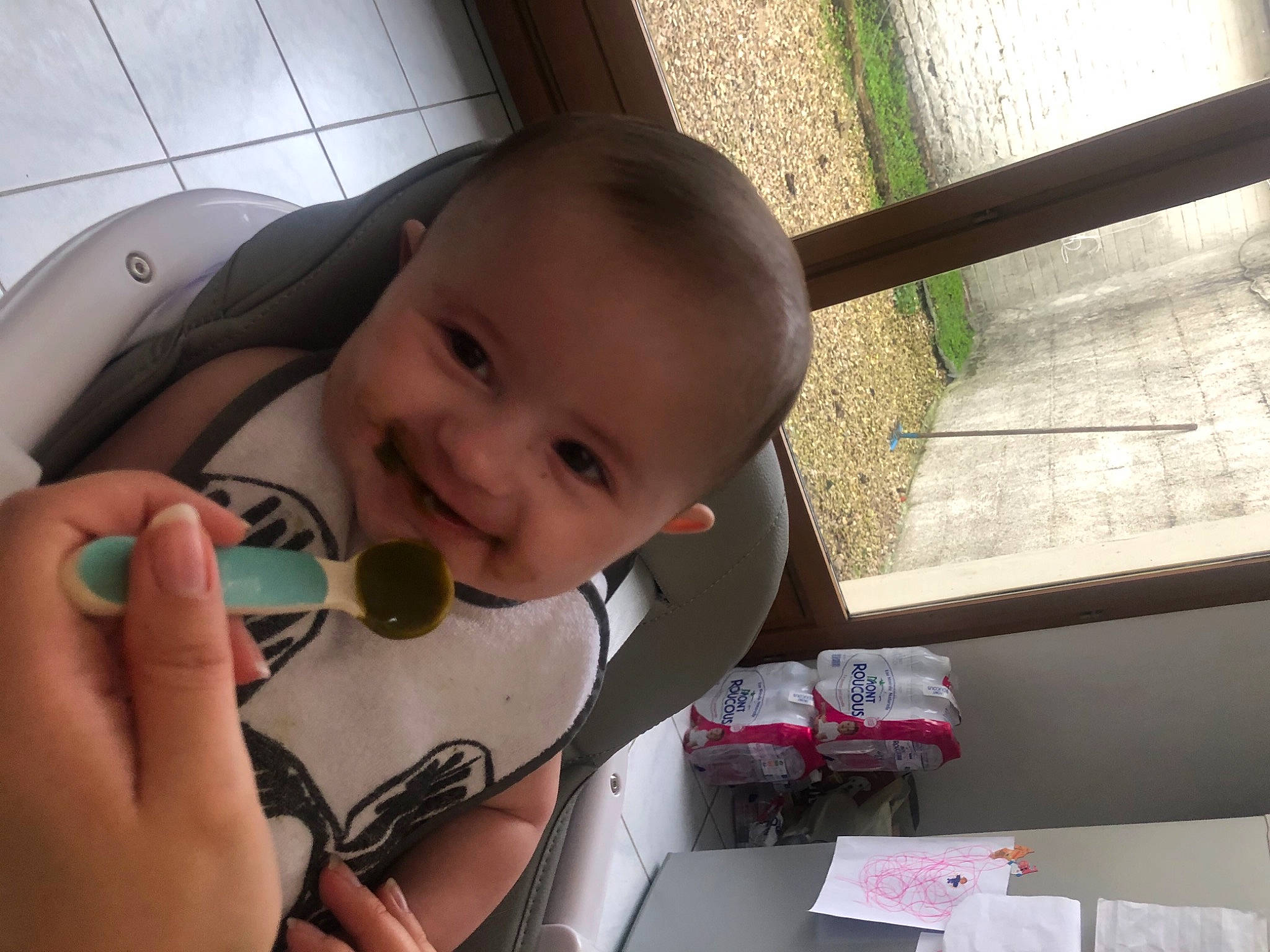 Wyatt a rejoint le concours — aidez-le/la à gagner de superbes lots ! baby, baby_products, cheek, child, ear, eye, face, finger, hand, head, joy, mouth, nail, nose, person, product, skin, smile, thumb, toddler