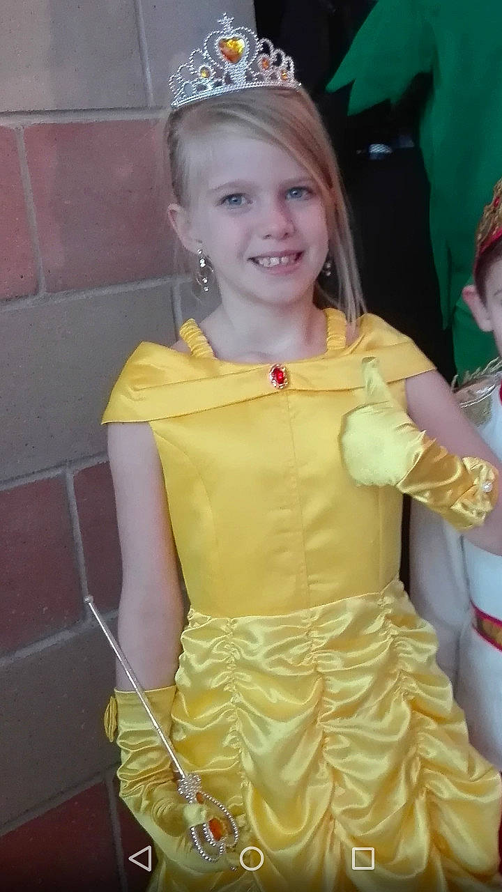 Noemie participe au concours pour gagner de l'argent avec cette photo : abdomen, child, costume, dress, flower_girl, girl, gown, hair_accessory, human_hair_color, joy, lady, person, product, skin, smile, textile, toddler, trunk, yellow