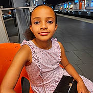 Eden a rejoint le concours — aidez-le/la à gagner de superbes lots ! accessories, bag, bodypart, child, computerhardware, electronics, face, female, finger, formalwear, girl, hand, handbag, hardware, head, monitor, person, purse, screen, terminal