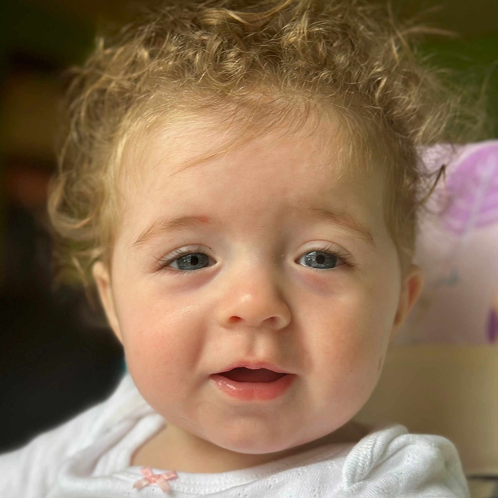 Rayleigh is registered to the contest to win money with this photo: baby, blonde, bodypart, clothing, face, finger, frown, hair, hand, happy, head, mouth, newborn, person, photography, portrait, sad, smile, t_shirt, teeth