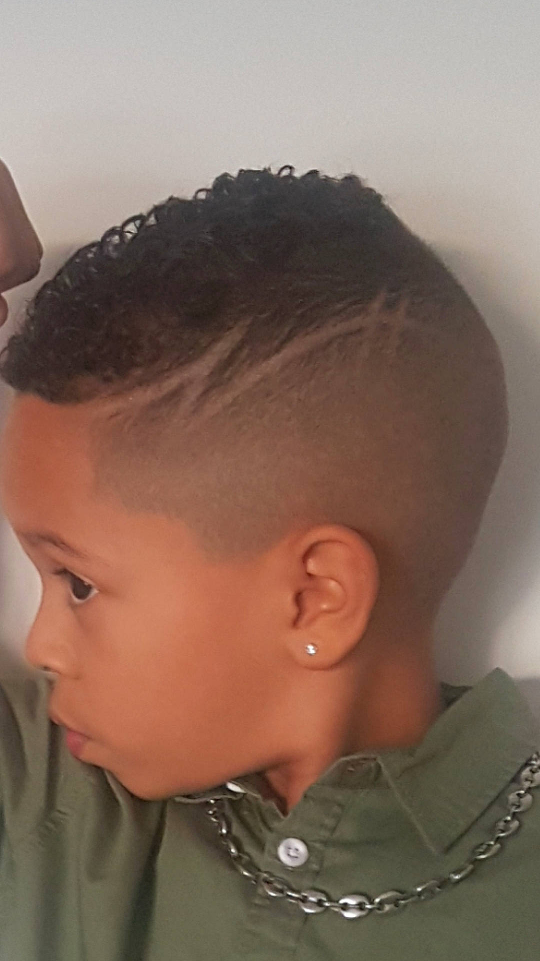 Ilyan a rejoint le concours — aidez-le/la à gagner de superbes lots ! black_hair, brown_hair, bun, cheek, chignon, chin, ear, eyebrow, eyelash, fashion_accessory, fashion_design, forehead, hair_accessory, hair_tie, headpiece, jaw, neck, nose, person, ponytail