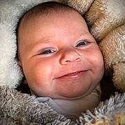 Victoire participe au concours pour gagner de l'argent avec cette photo : baby, smiling, face, blanket, cozy, infant, child, closeup, soft, cute, happy, warm, portrait, skin, young, head, expression, comfort, fuzzy, babyclothes
