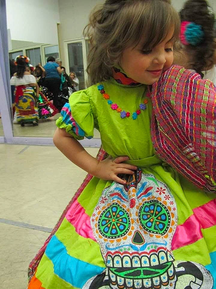 Xitlally is registered to the contest to win money with this photo: art, child, community, costume, entertainment, event, fashion_accessory, fashion_design, fun, happy, head, magenta, pattern, performing_arts, person, toddler, tradition, vacation, visual_arts