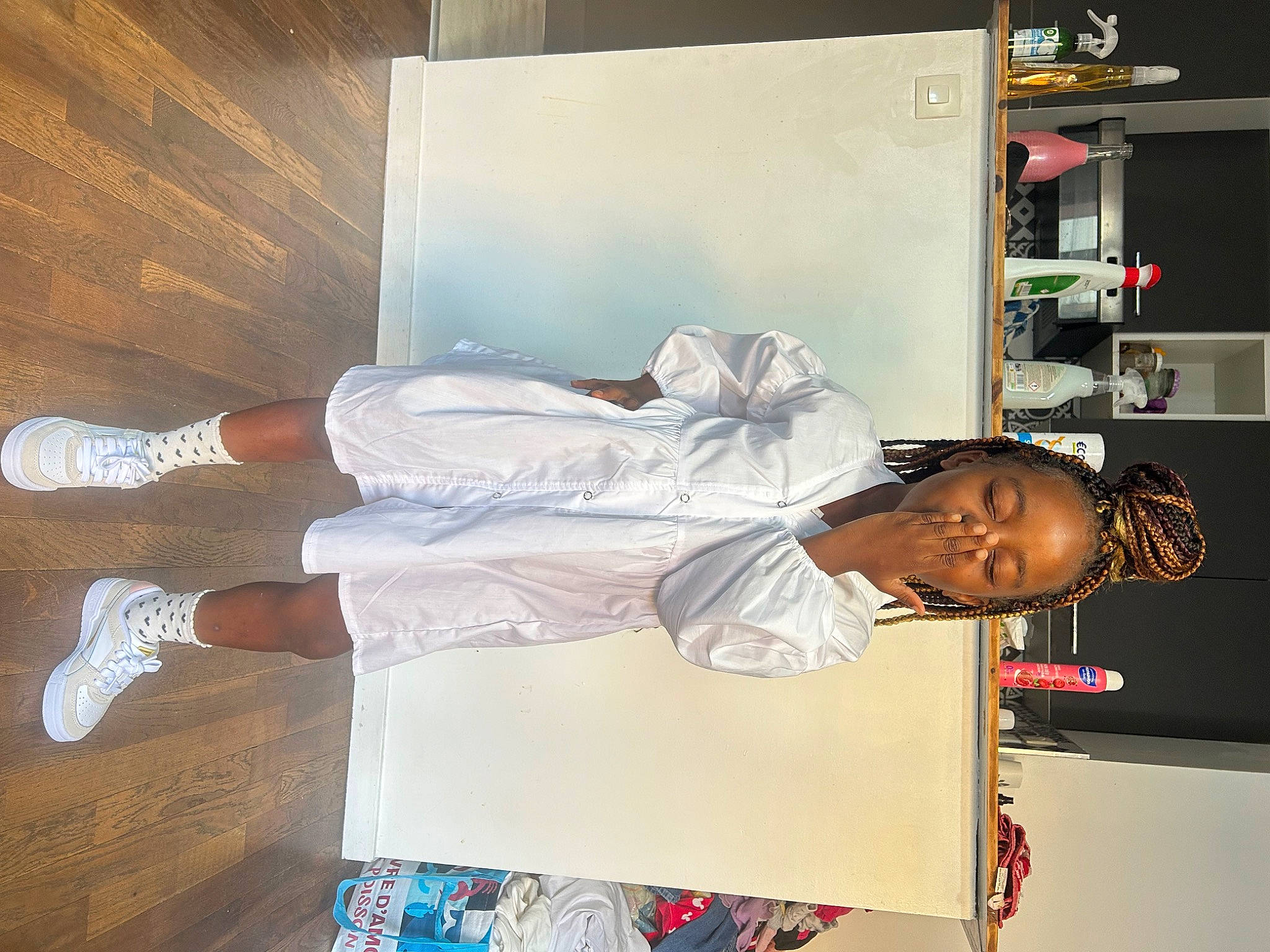 Kimorah a rejoint le concours — aidez-le/la à gagner de superbes lots ! building, human_leg, machine, person, refrigerator, room, shelf, shelving, space, walking_shoe