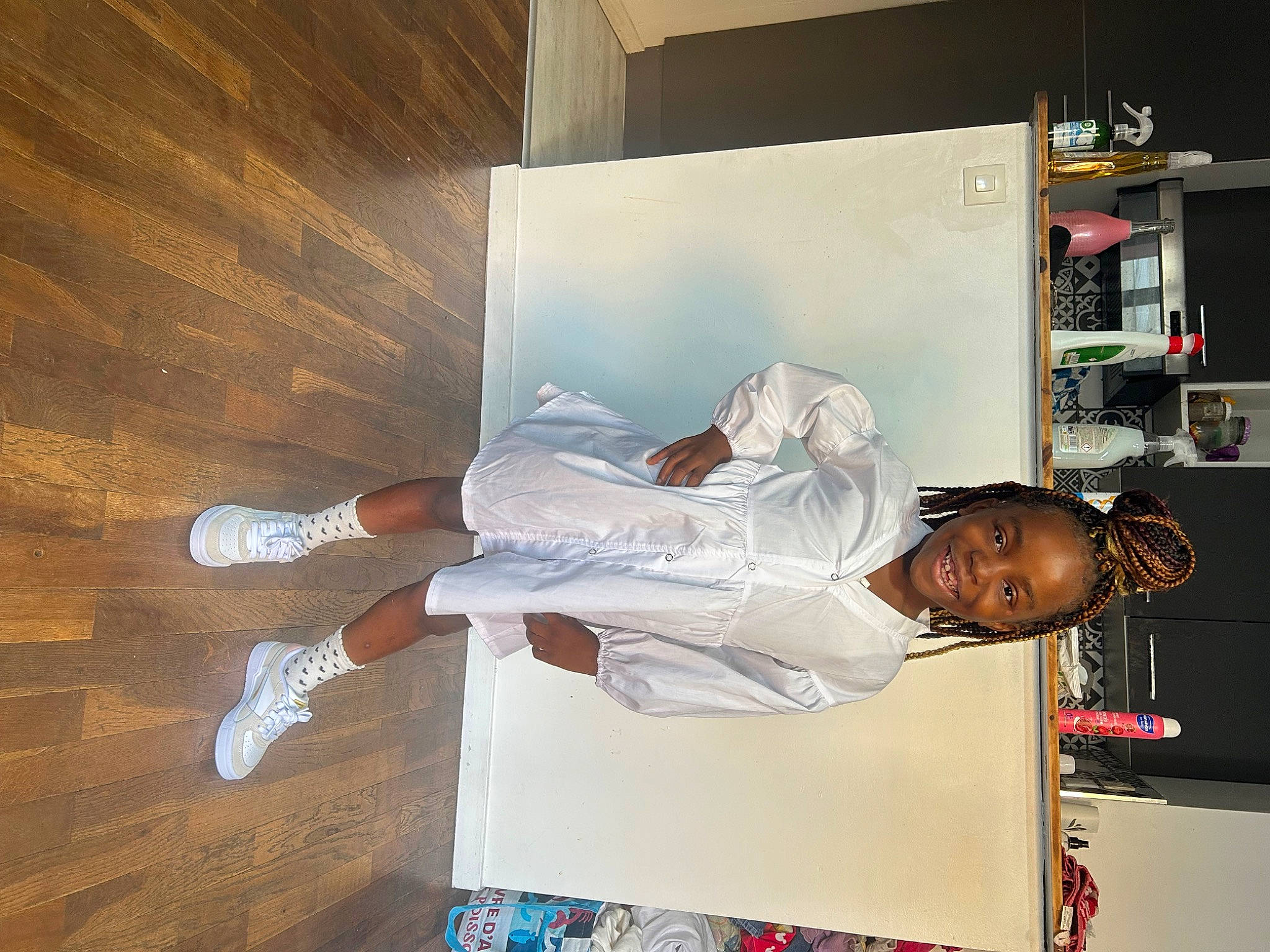 Kimorah participe au concours pour gagner de l'argent avec cette photo : building, ceiling, display_device, flooring, hardwood, home_appliance, joy, machine, person, room, shelf, shelving, smile, walking_shoe, wood