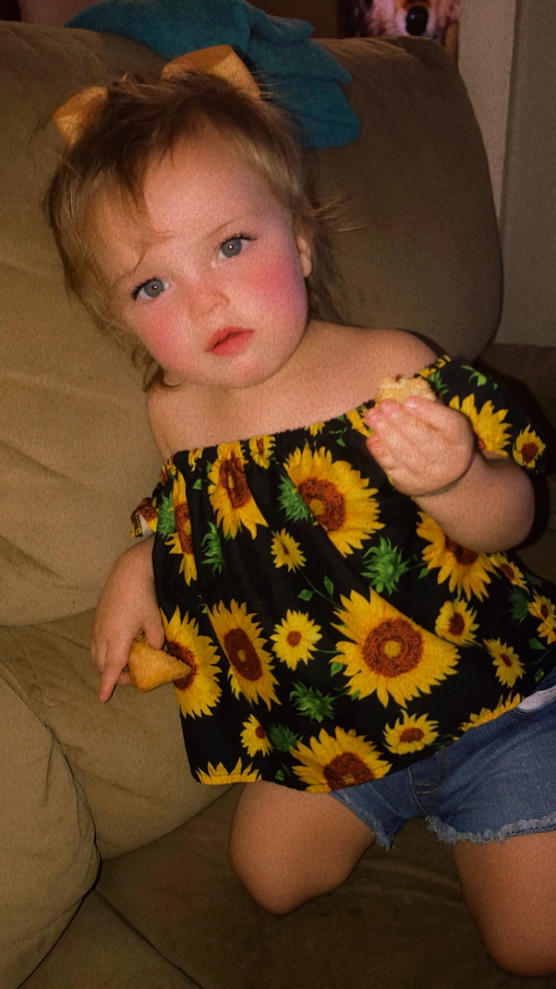 Jayla is registered to the contest to win money with this photo: arm, baby_toddler_clothing, cheek, eye, face, hair, hairstyle, hand, head, human_body, iris, joint, lip, mouth, neck, organ, person, plant, skin, sleeve