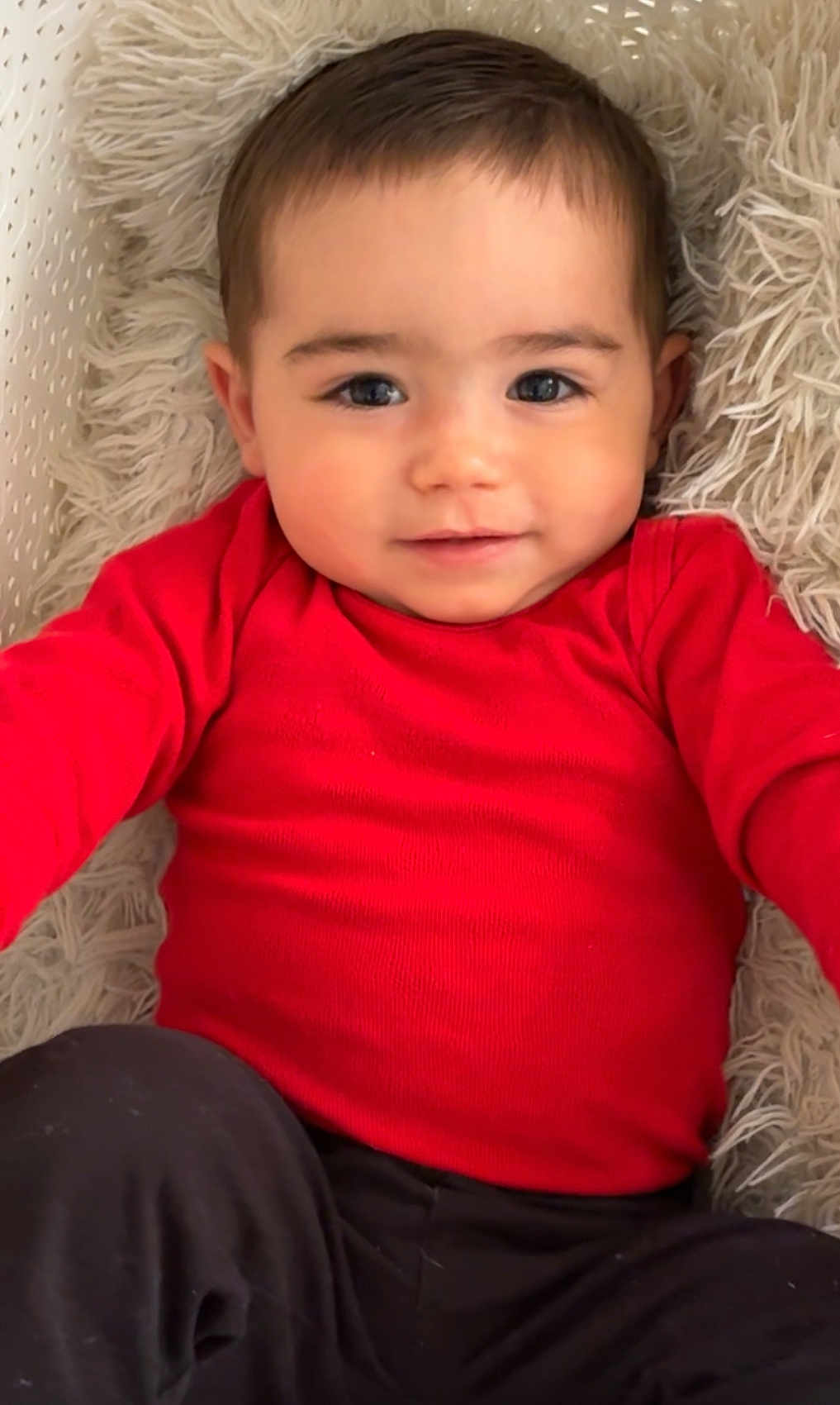 Sohan participe au concours pour gagner de l'argent avec cette photo : baby, black_pants, child, close_up, cozy, cute, eyes, face, fluffy_blanket, happy, indoors, infant, person, portrait, red_sweater, sitting, smiling, soft_texture, warm_clothing, young_child