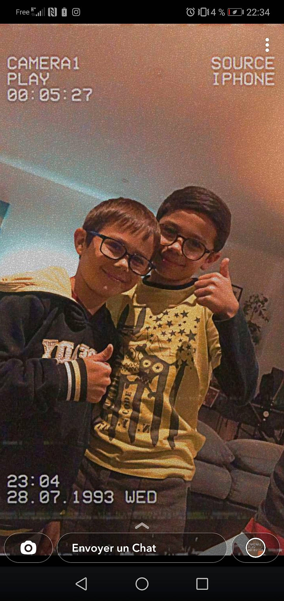 Kylian participe au concours pour gagner de l'argent avec cette photo : belt, cool, couch, event, eyewear, flash_photography, font, friendship, fun, gesture, glasses, happy, houseplant, interaction, joy, person, room, selfie, sleeve, smile