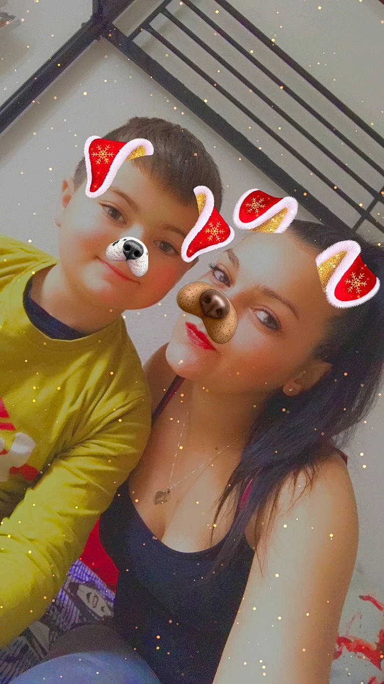 Elio participe au concours pour gagner de l'argent avec cette photo : chest, child, cool, costume, event, eyewear, facial_expression, fun, gesture, hairstyle, happy, human, jewellery, leisure, lip, necklace, person, recreation, skin, toddler