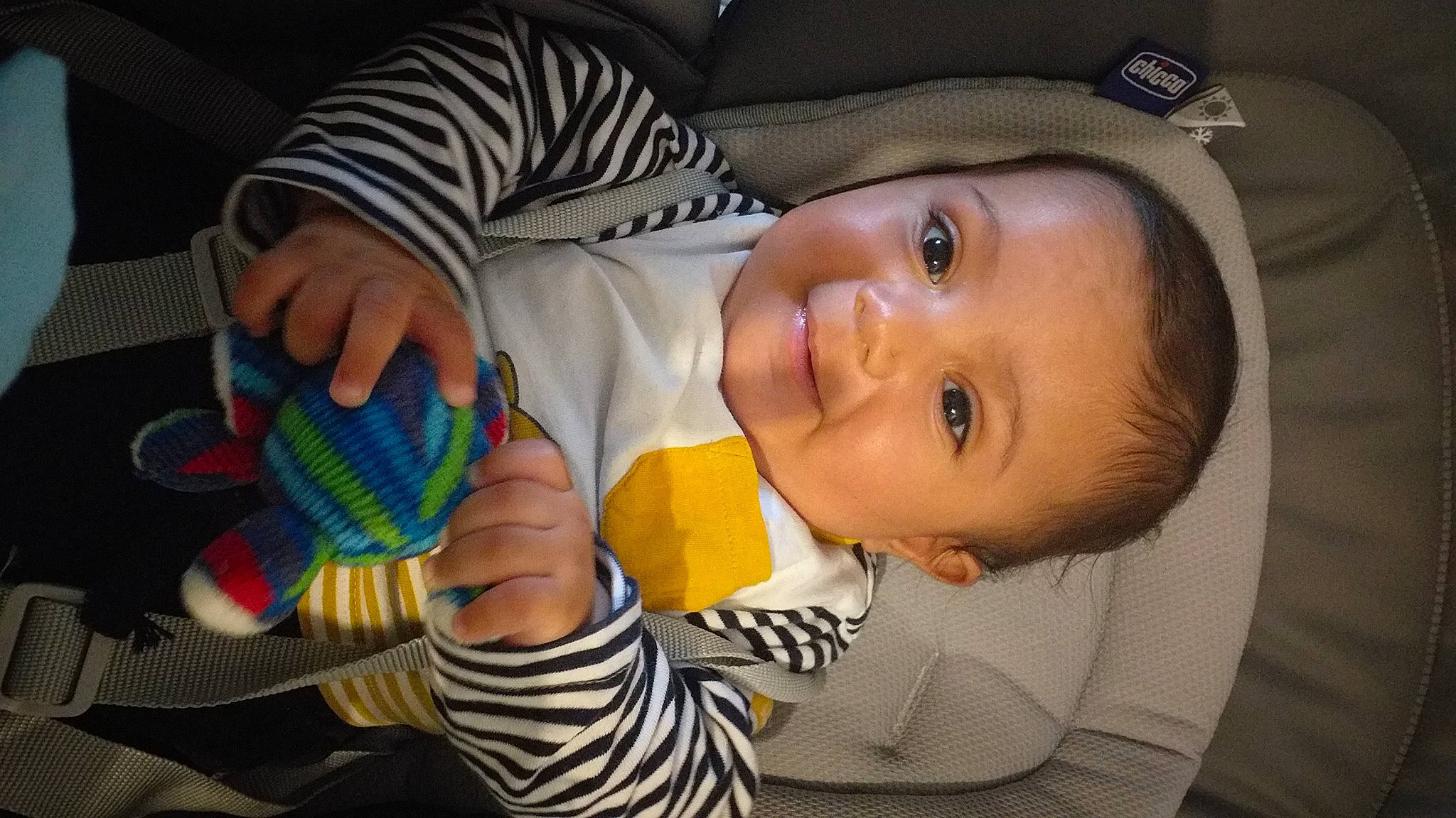 Zayn participe au concours pour gagner de l'argent avec cette photo : baby, baby_toddler_clothing, cheek, eye, facial_expression, finger, hairstyle, happy, head, human, iris, joy, lip, mammal, mouth, nose, person, product, skin, smile