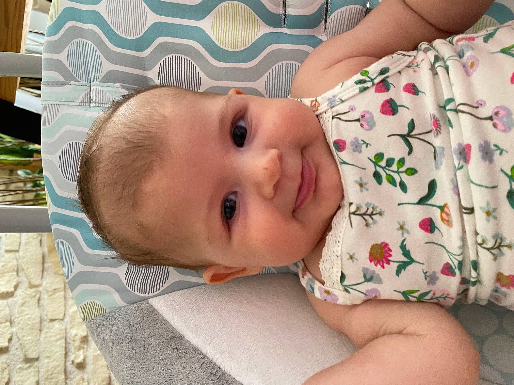 Laura participe au concours pour gagner de l'argent avec cette photo : baby, baby_toddler_clothing, cheek, child, eye, eyelash, face, facial_expression, happy, head, human_body, joy, lip, mammal, mouth, nose, pattern, person, skin, sleeve