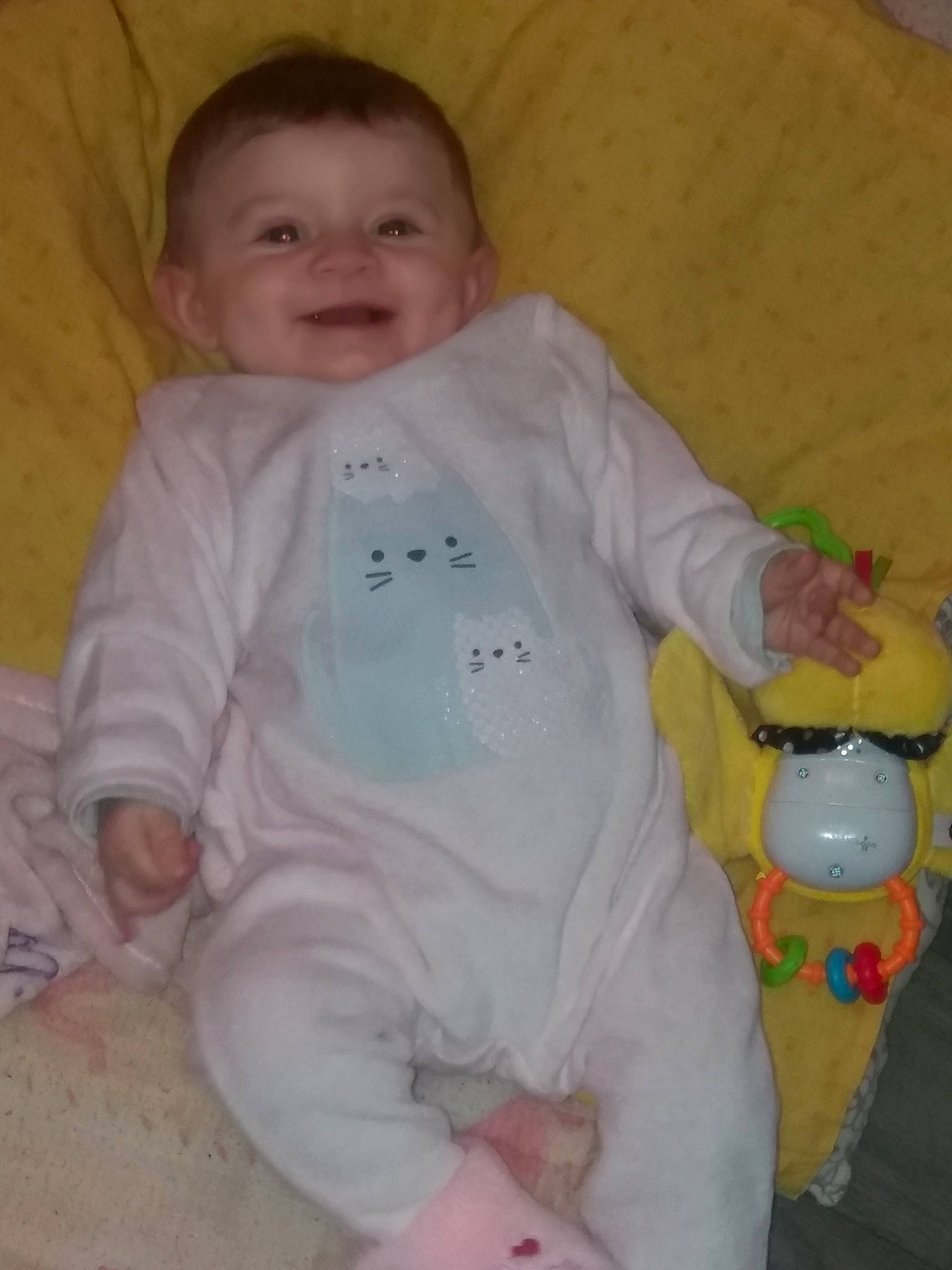 Camëlya participe au concours pour gagner de l'argent avec cette photo : baby, baby_toddler_clothing, child, joy, person, play, skin, toddler