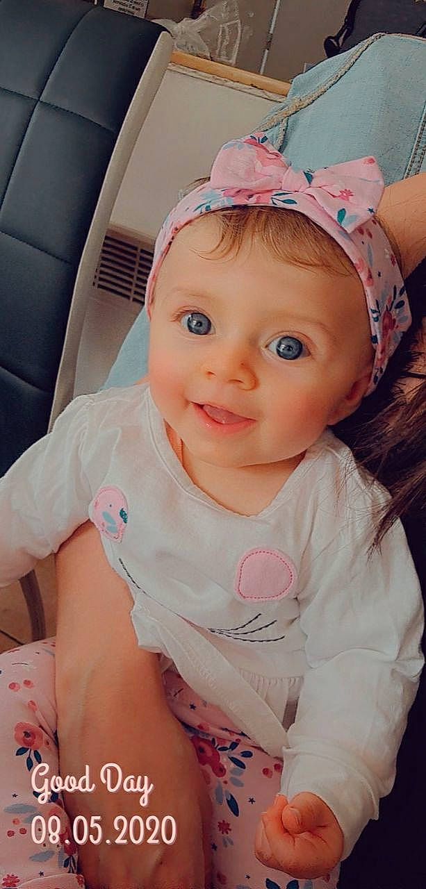 Camëlya participe au concours pour gagner de l'argent avec cette photo : baby, cheek, child, ear, eye, eyebrow, face, fashion_accessory, forehead, hair_accessory, head, headband, headgear, iris, lip, mouth, person, pink, skin, smile