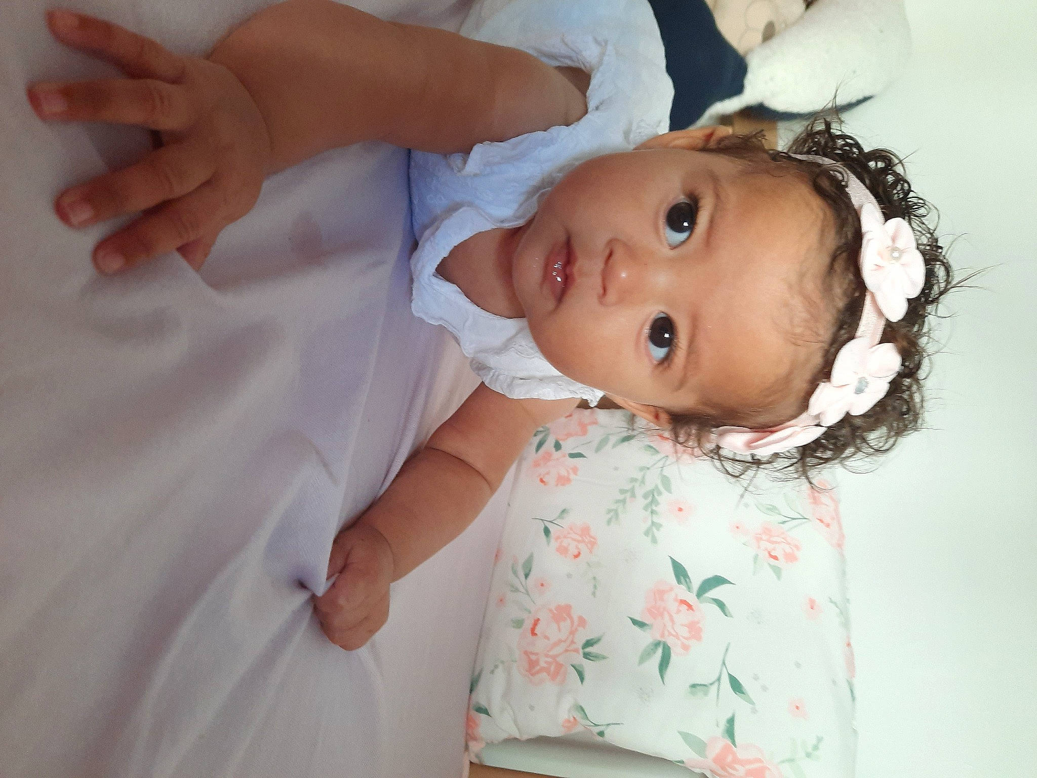 Marina participe au concours pour gagner de l'argent avec cette photo : baby, baby_products, baby_toddler_clothing, child, comfort, dress, finger, gesture, happy, headpiece, iris, lip, nose, pattern, person, skin, sleeve, smile, thumb, toddler