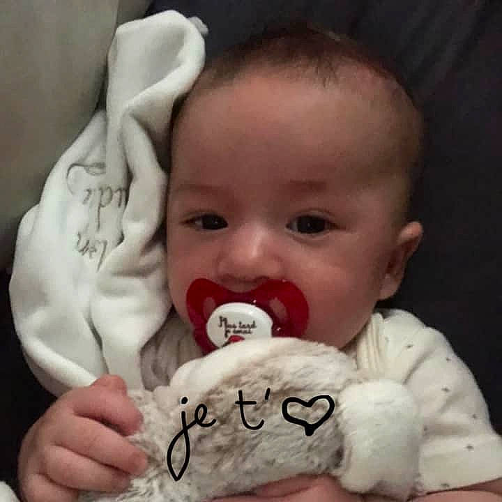 Gino a rejoint le concours — aidez-le/la à gagner de superbes lots ! baby, baby_making_funny_faces, baby_products, cheek, child, facial_expression, head, lip, mouth, nose, person, smile, toddler