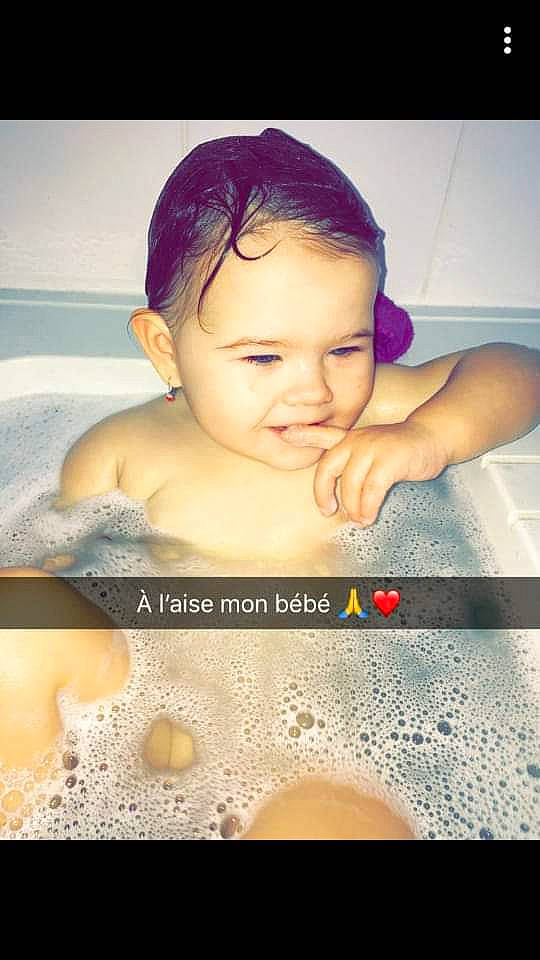 Jade participe au concours pour gagner de l'argent avec cette photo : baby, bathing, bathtub, beauty, cheek, child, close_up, eye, face, forehead, head, joy, nose, person, skin, smile, toddler, washing