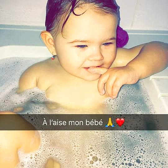 Jade participe au concours pour gagner de l'argent avec cette photo : baby, bathing, bathtub, beauty, cheek, child, close_up, eye, face, forehead, head, joy, nose, person, skin, smile, toddler, washing