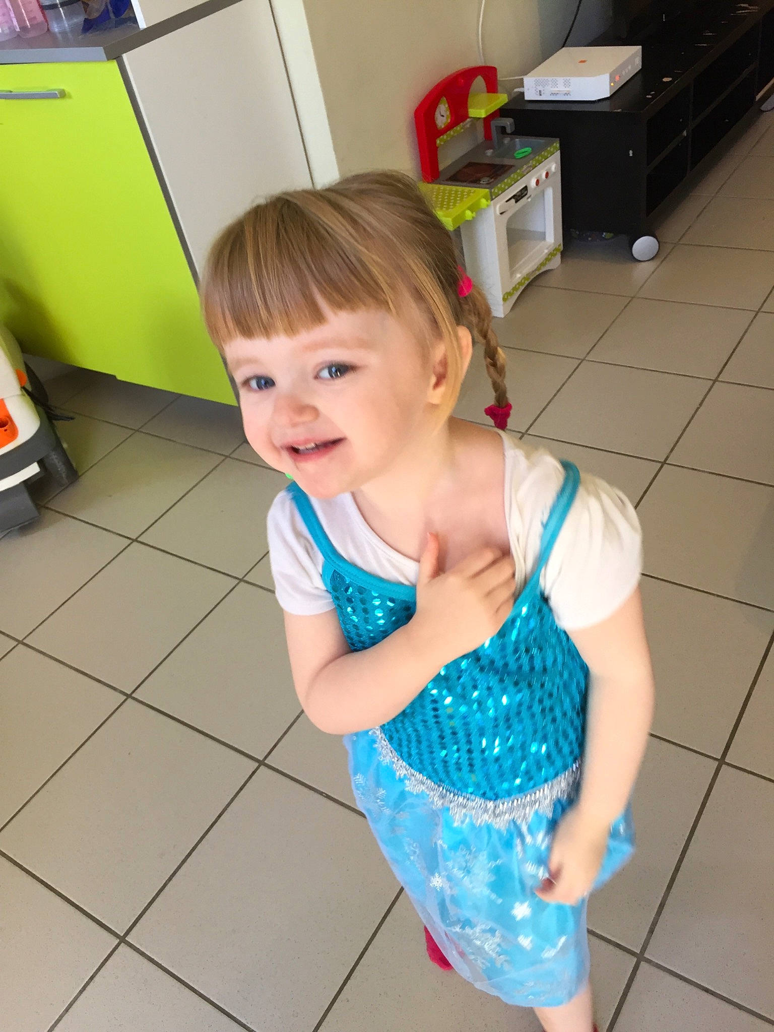 Laure a rejoint le concours — aidez-le/la à gagner de superbes lots ! child, fun, joy, person, play, smile, summer, toddler, vacation