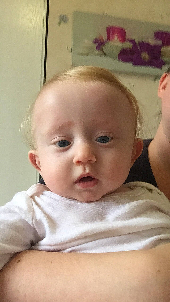 Laly a rejoint le concours — aidez-le/la à gagner de superbes lots ! baby, cheek, child, chin, ear, eye, eyebrow, face, forehead, head, lip, mouth, nose, person, skin, toddler