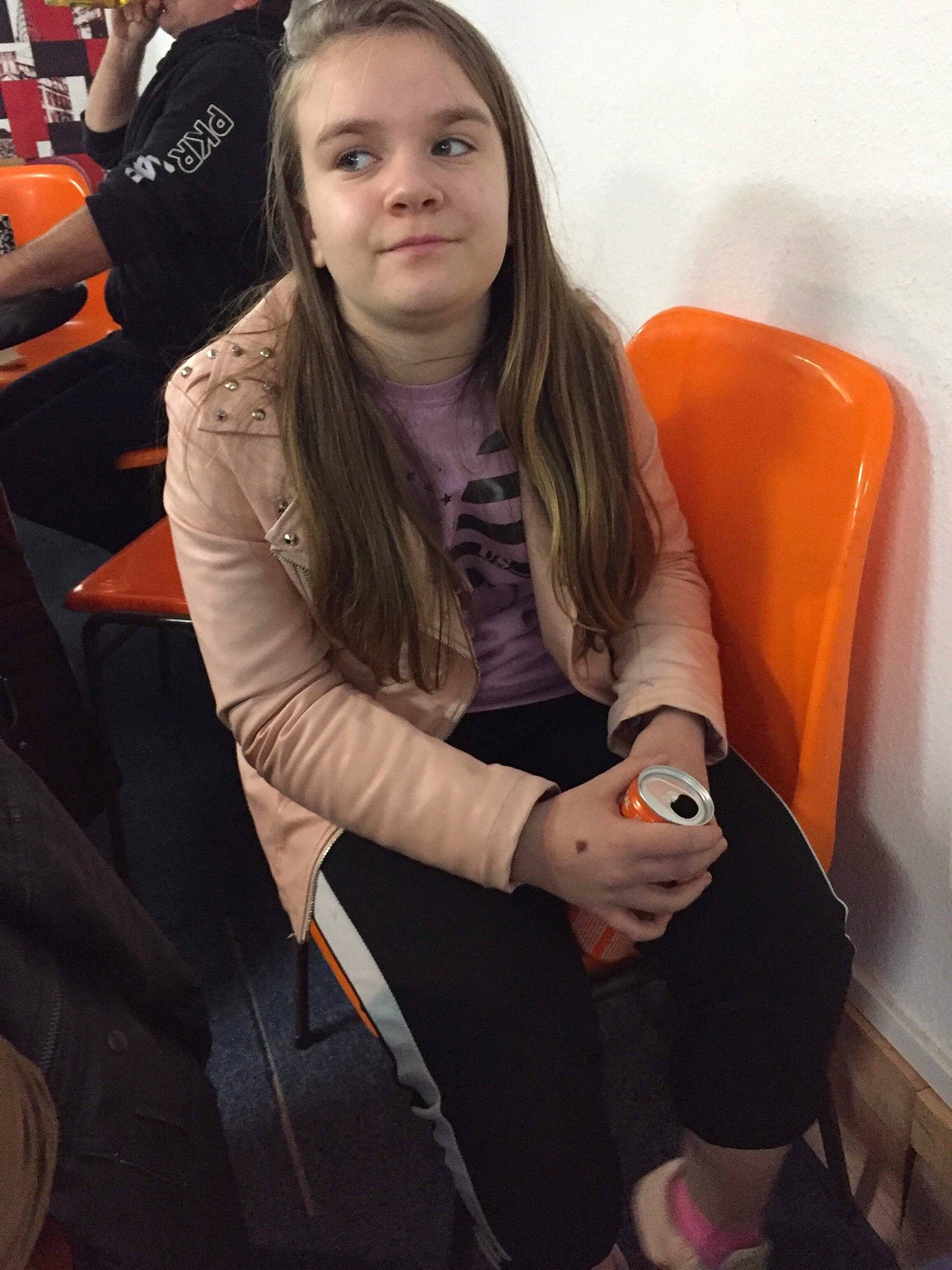 Laura participe au concours pour gagner de l'argent avec cette photo : arm, person, smile