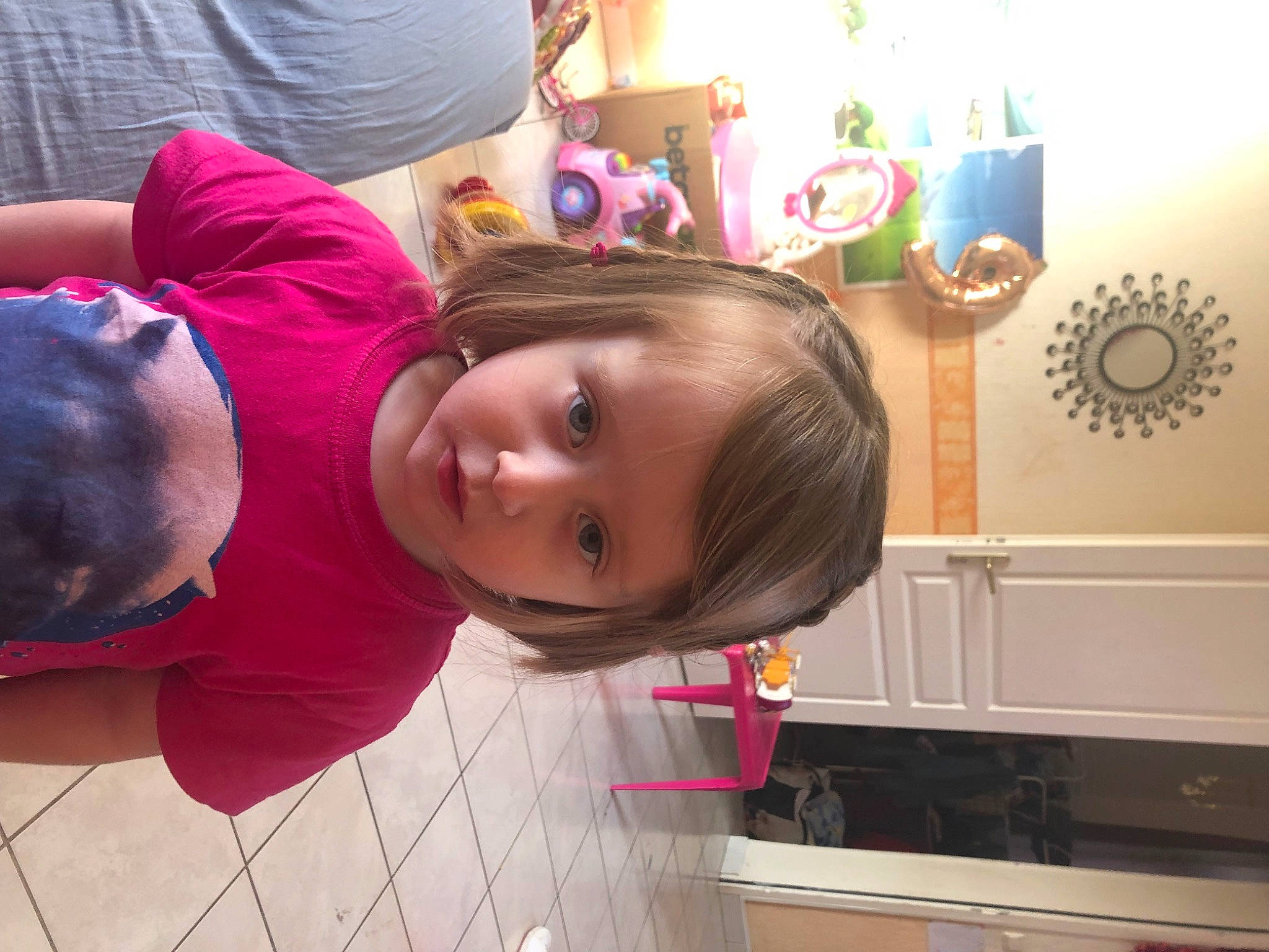 Laly participe au concours pour gagner de l'argent avec cette photo : baby_toddler_clothing, cheek, child, ear, event, fun, happy, magenta, nose, person, room, skin, smile, toddler, vacation