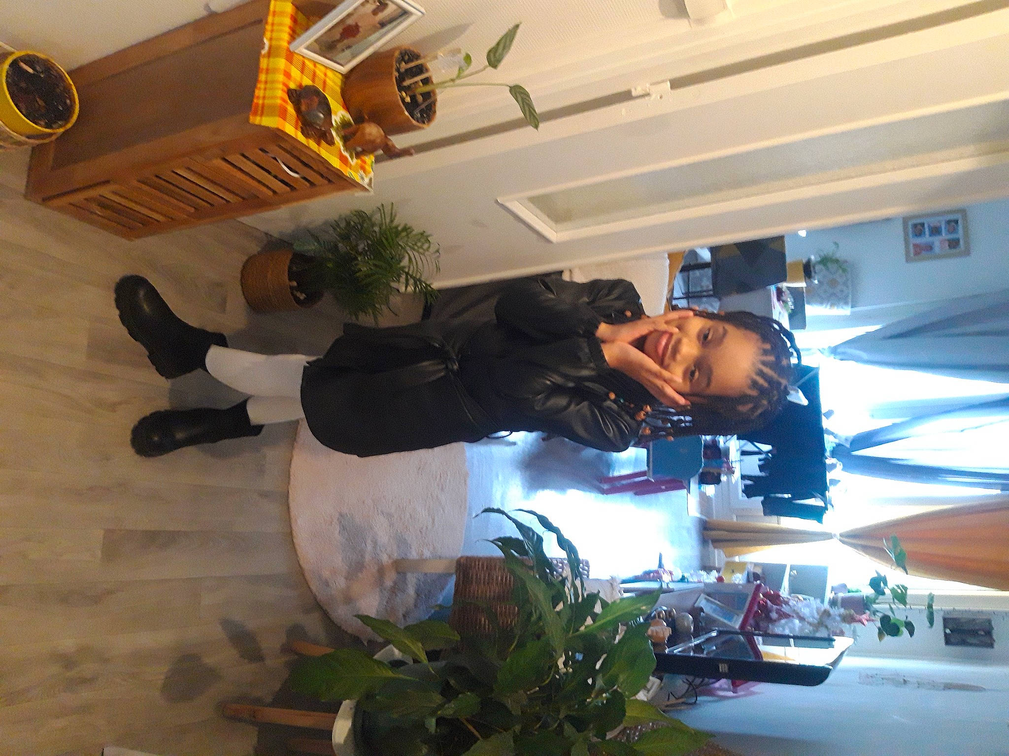 Shayana a rejoint le concours — aidez-le/la à gagner de superbes lots ! aerospace_engineering, automotive_design, automotive_exterior, building, ceiling, flooring, flowerpot, fun, hat, houseplant, joy, luxury_vehicle, person, plant, room, snapshot, suit, tire, wheel, white