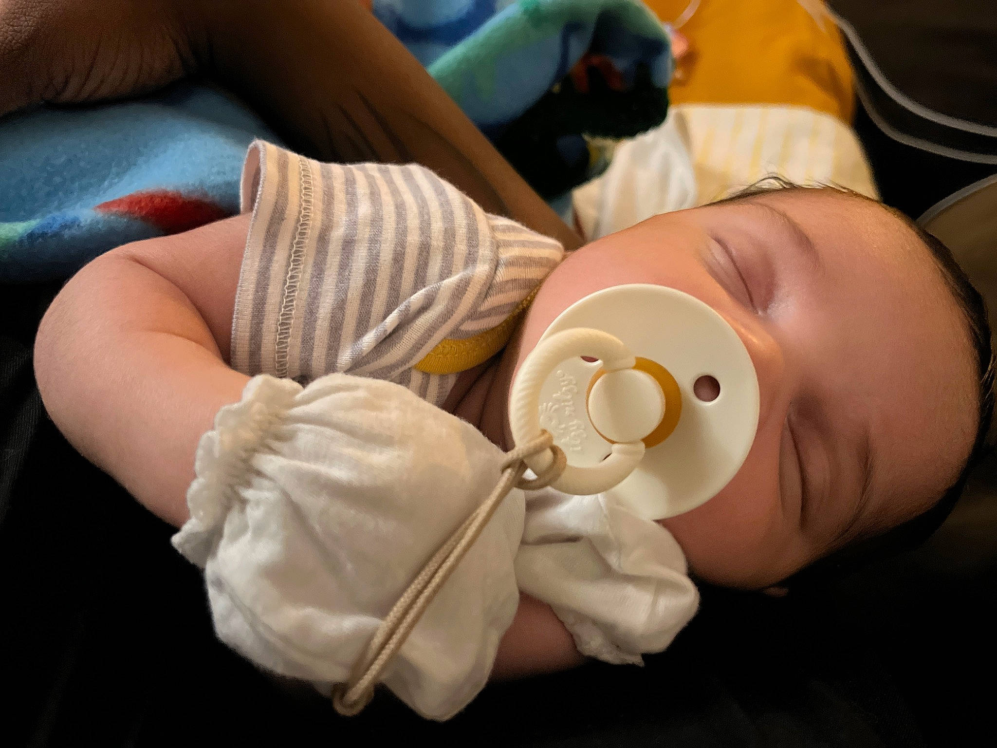 Akio is registered to the contest to win money with this photo: baby, baby_toddler_clothing, child, clinic, comfort, ear, finger, glove, health_care, medical, medical_procedure, nail, nose, patient, person, safety_glove, service, skin, textile, thumb