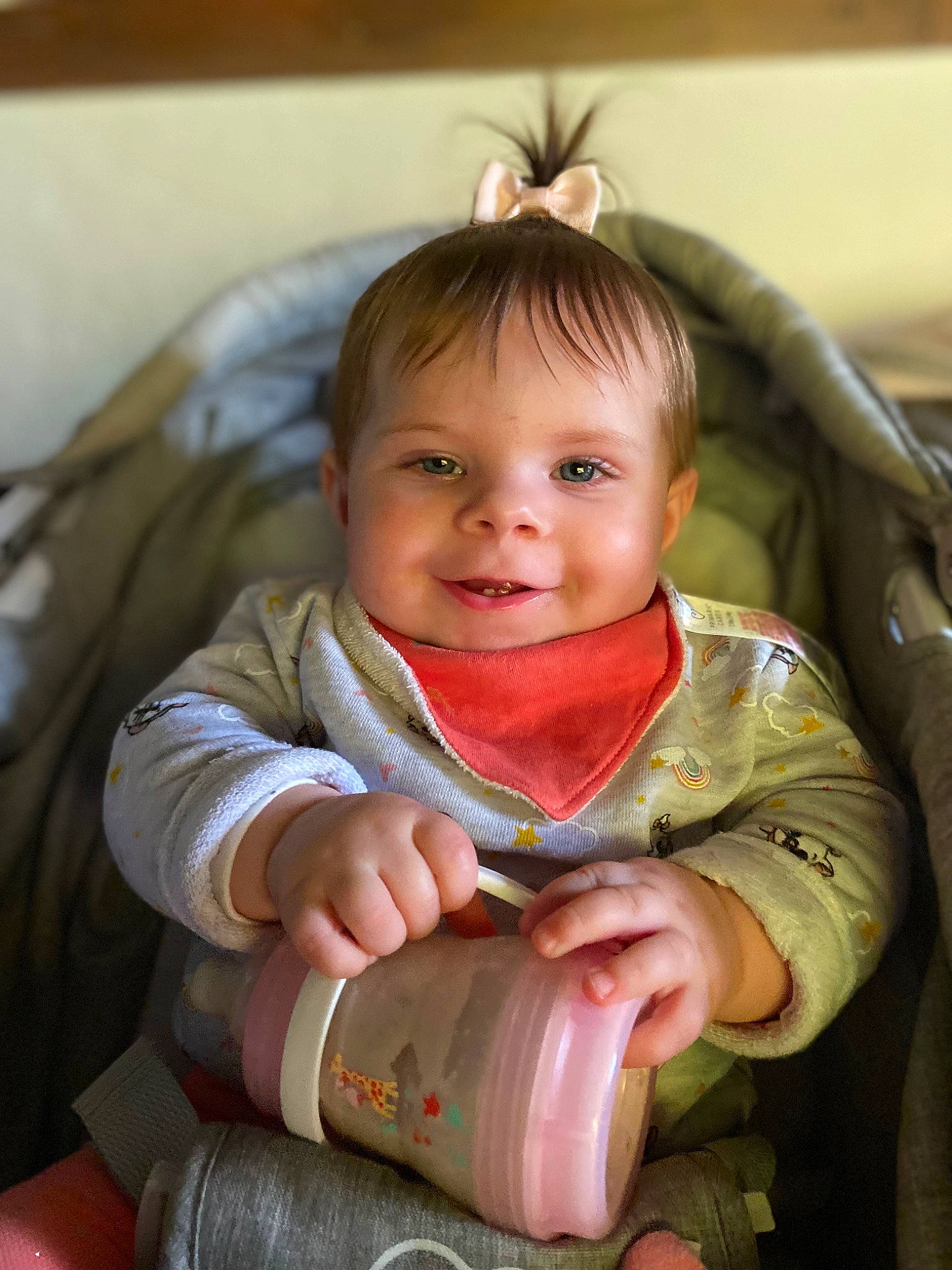 Eléna participe au concours pour gagner de l'argent avec cette photo : baby, baby_toddler_clothing, cheek, chin, clothing, comfort, drinkware, eye, face, facial_expression, gesture, happy, joy, lip, mouth, nose, outerwear, person, skin, sleeve