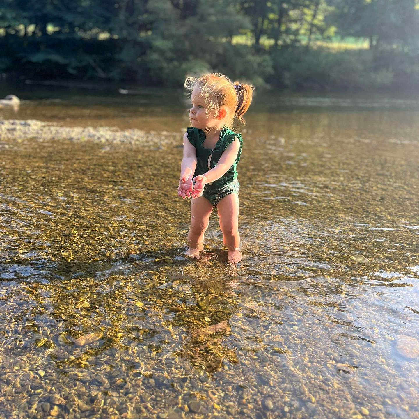 Auréllia a rejoint le concours — aidez-le/la à gagner de superbes lots ! beach, child, coast, face, female, girl, head, nature, outdoors, person, photography, plant, portrait, rock, sea, shoreline, summer, vegetation, walking, water