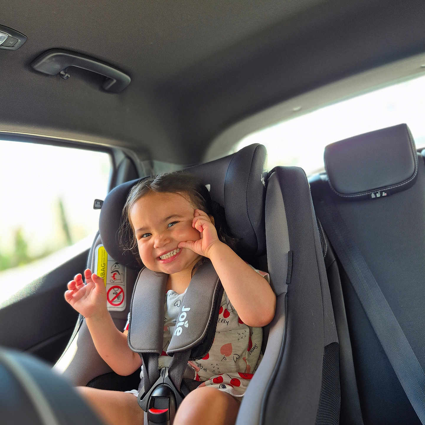 Elianah participe au concours pour gagner de l'argent avec cette photo : car_interior, car_seat, child, clothing, cute, daylight, face, hair, happy, interior, joyful, person, playful, safety, seat, seatbelt, smile, toddler, vehicle, window