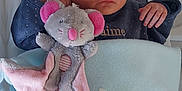 Andréa a rejoint le concours — aidez-le/la à gagner de superbes lots ! newborn, baby, sleeping, hat, blanket, stuffed_toy, mouse, soft_toy, crib, clothing, hand, face, infant, cozy, bed, child, cute, resting, indoor, peaceful