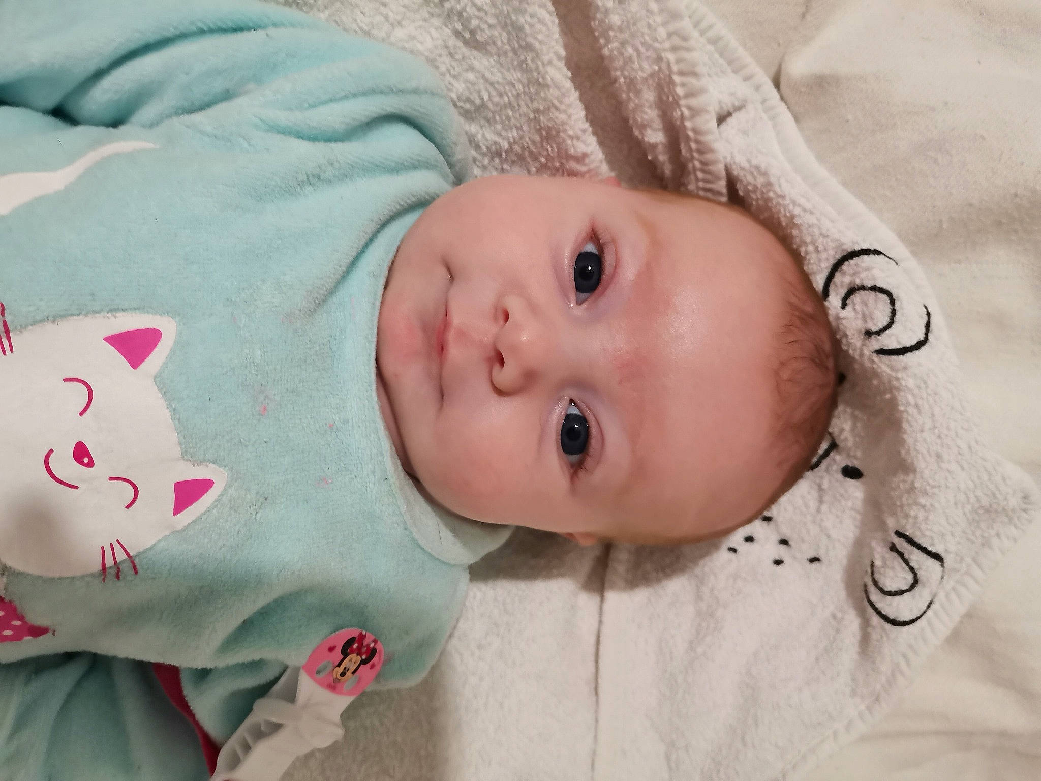 éléna a rejoint le concours — aidez-le/la à gagner de superbes lots ! baby, baby_toddler_clothing, cheek, child, eyelash, face, facial_expression, iris, lip, mammal, nose, organ, pattern, person, pink, product, skin, sleeve, textile, toddler