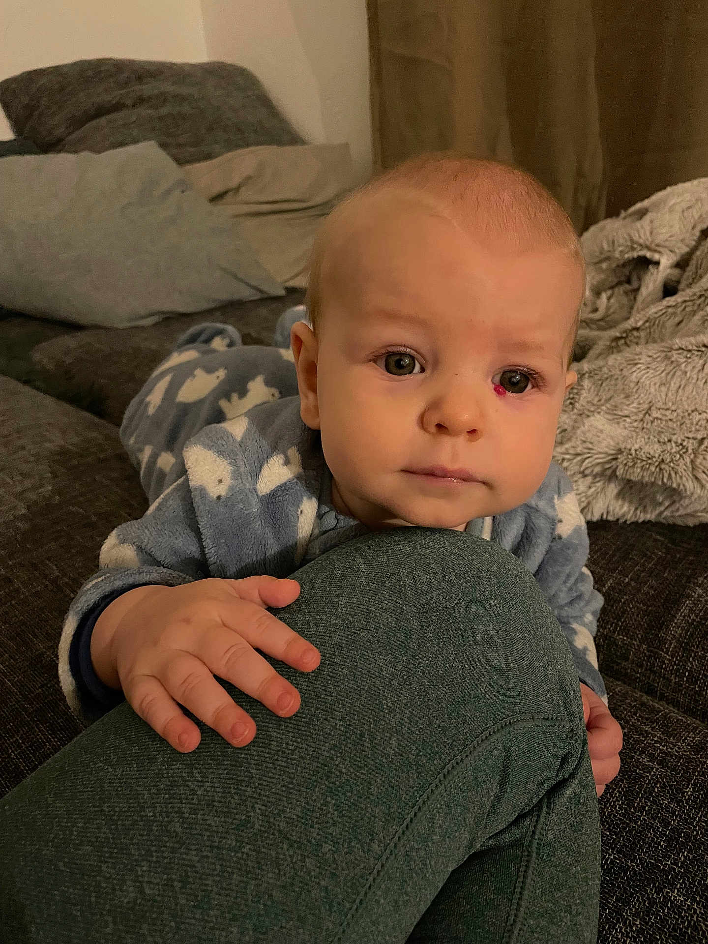 Sauveur participe au concours pour gagner de l'argent avec cette photo : baby, child, pajamas, hand, face, cushion, blanket, indoors, sofa, clothing, person, curious, warm, home, soft, expression, infant, grip, comfort, closeup